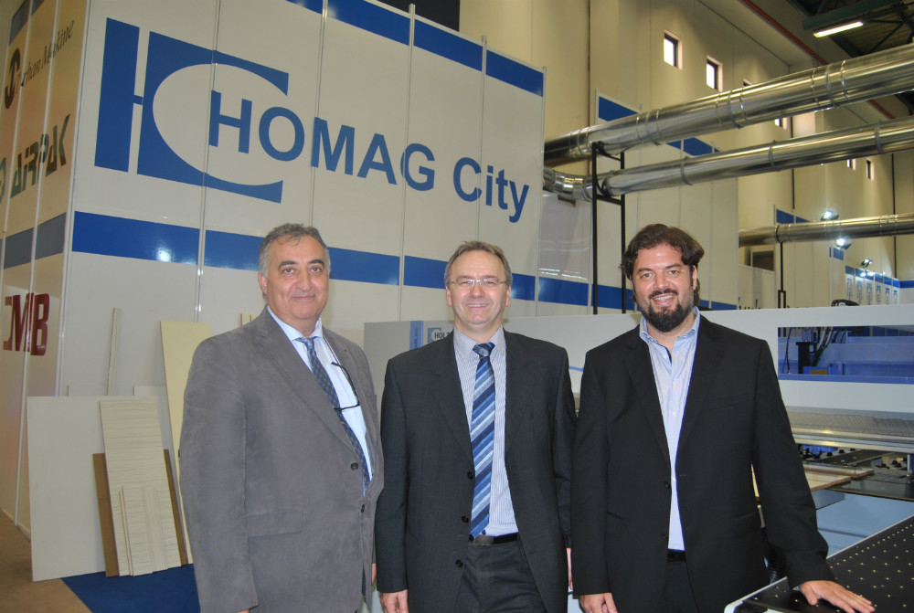 From left, Blent Esen/General Manager of Tuhran, Alexander Prokisch/Marketing Manager of Homag Group and Sinan Tuhran/Tuhrans President. Photo Datalignum.