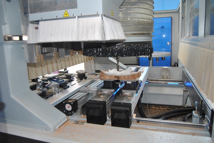 The CNC processing Center Week, Model 115L in production. Photo Datalignum
