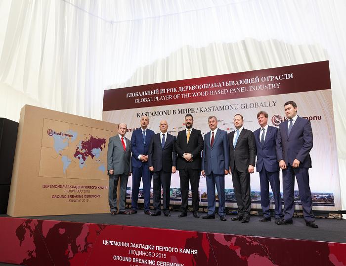 The Grand Breaking Ceremony 2015 in Ludinovo/Russia. The third from left is Mr Haluk Yildiz, Kastamonus Managing Director.