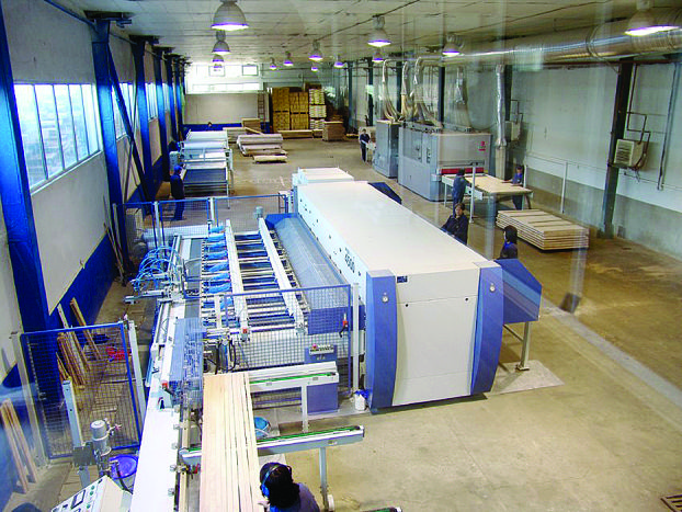 The production line is equipped with the latest Weinig Group machines.