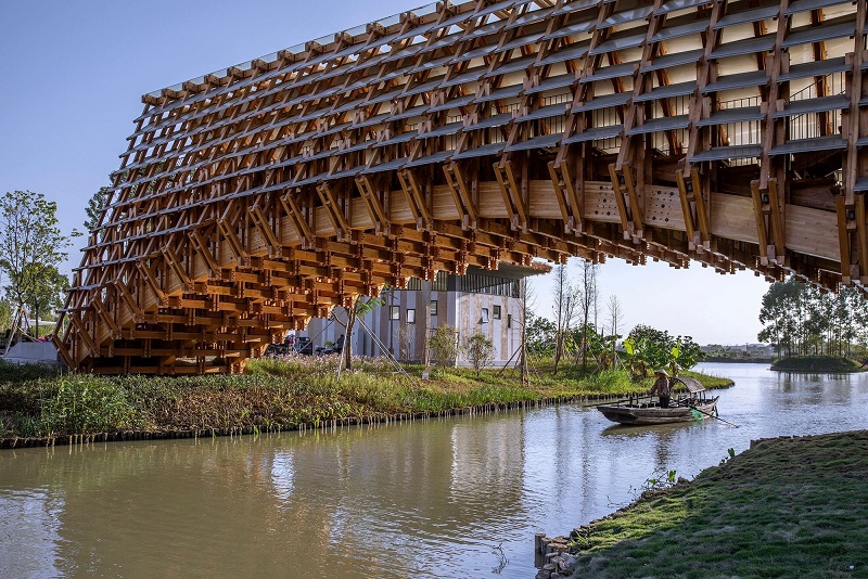 MODERN TIMBER BRIDGE DESIGN FINDS INSPIRATION BY TRADITIONAL BRIDGES IN CHINA 